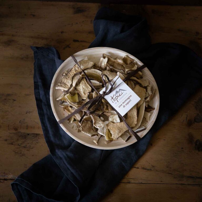 cesto di funghi porcini secchi in vendita online - I Tipici di Valtellina