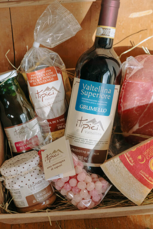 box "Di tutto un po'" con prodotti valtellinesi assortiti - i tipici di valtellina
