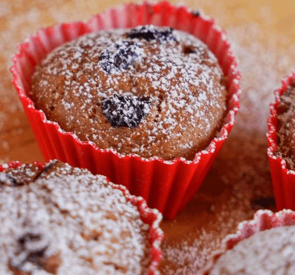 ricetta dei Muffin di segale, succo di lampone e uvetta