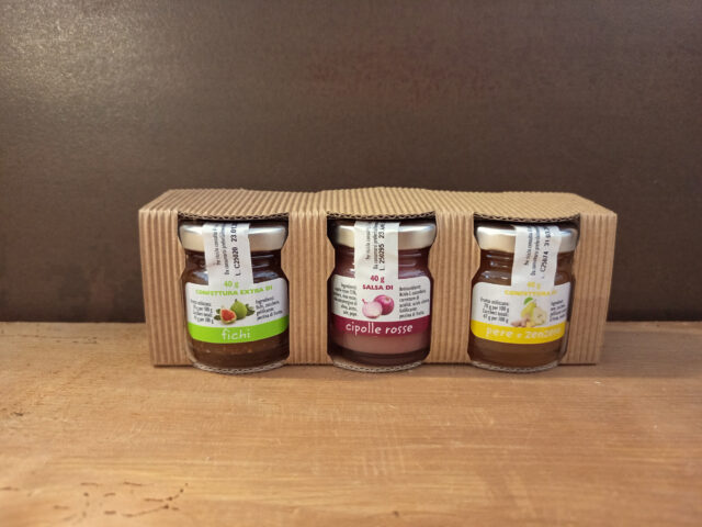 Tris di confetture di fichi, pere e zenzero, salsa di cipolle rosse